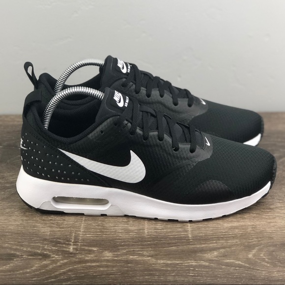 nike air tavas price